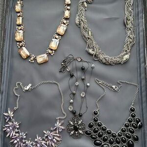 Beautiful Fashion Necklace Bundle!